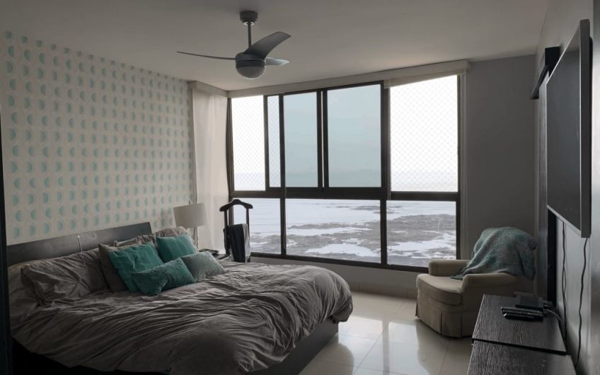 Apartamentos en Coco del Mar | Se vende lujoso y amplio apartamento con vista directa al mar en San Francisco